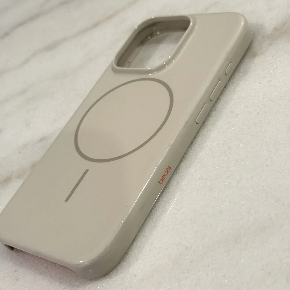 Beats iPhone 16 Pro Case with MagSafe - Summit Stone (beige)